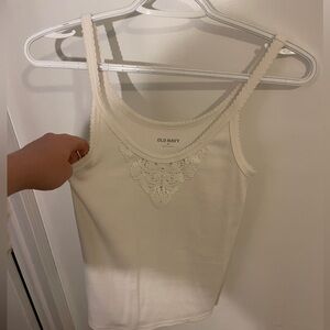 WHITE TANK WITH CUTE DETAIL